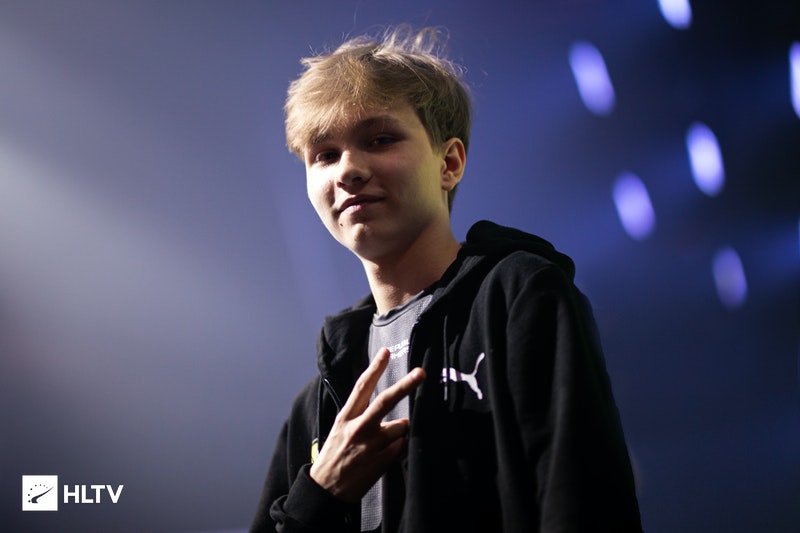 G2 заключила контракт с Ильей m0NESY Осиповым