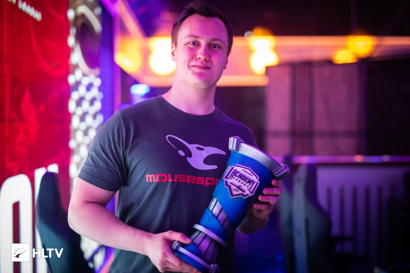 Sycrone станет главным тренером MOUZ